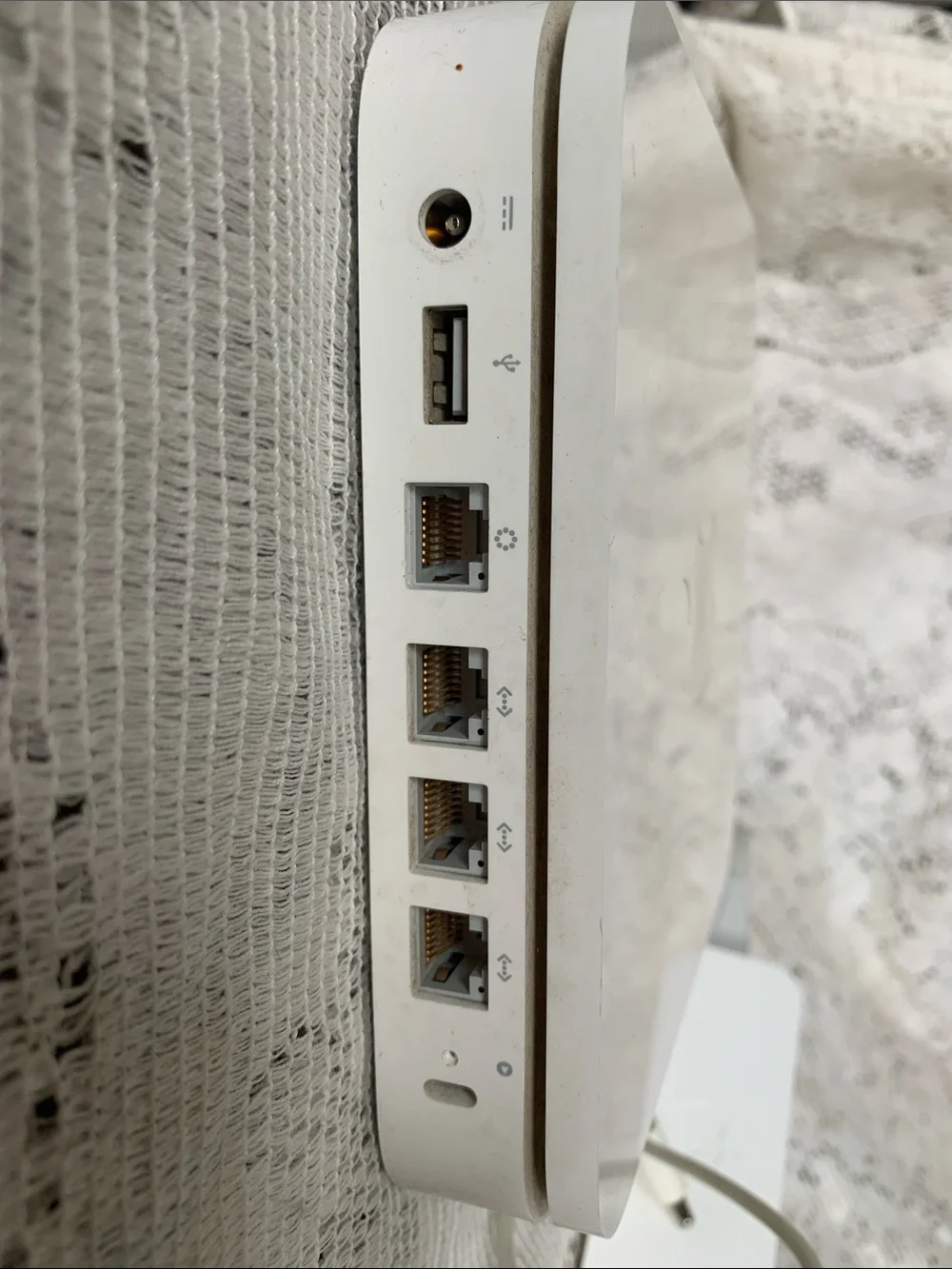 Apple AirPort Extreme Base Station A1143 Wireless Router w/ Power Supply Tested